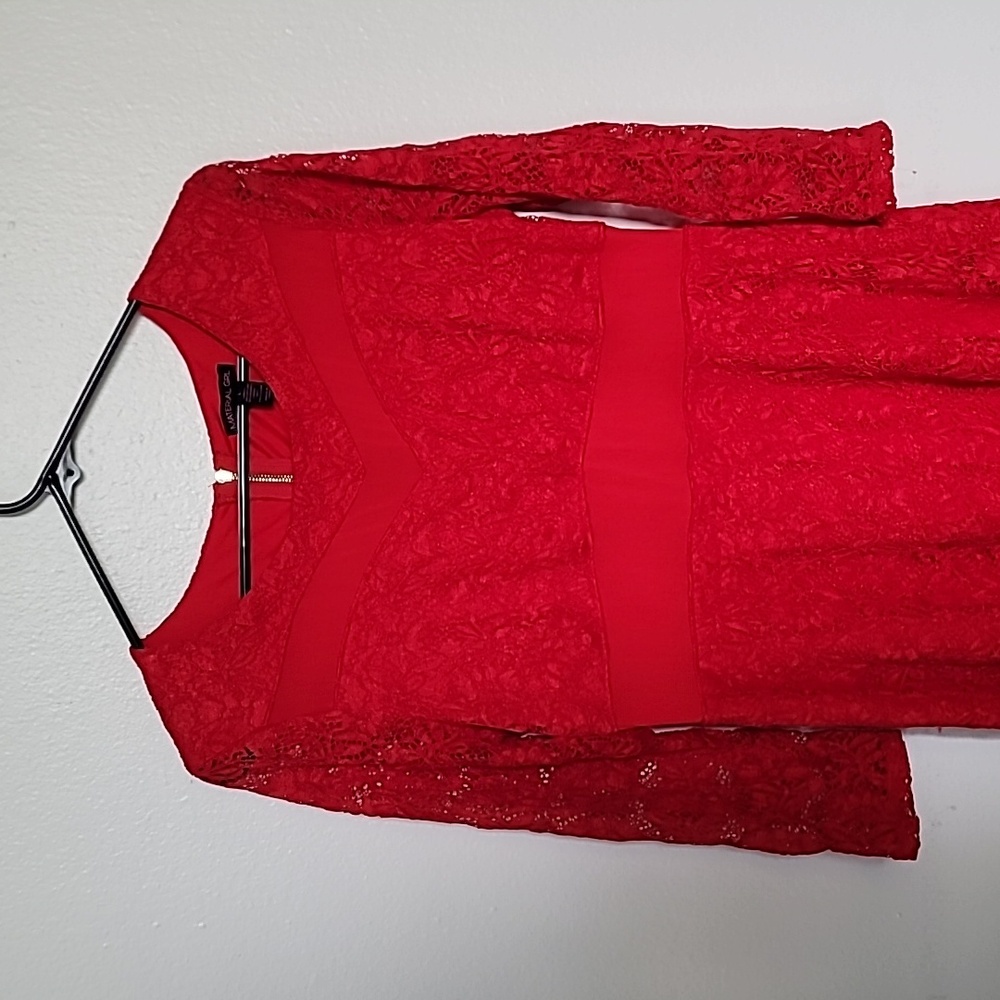 Red Dress - Picture 4 of 4